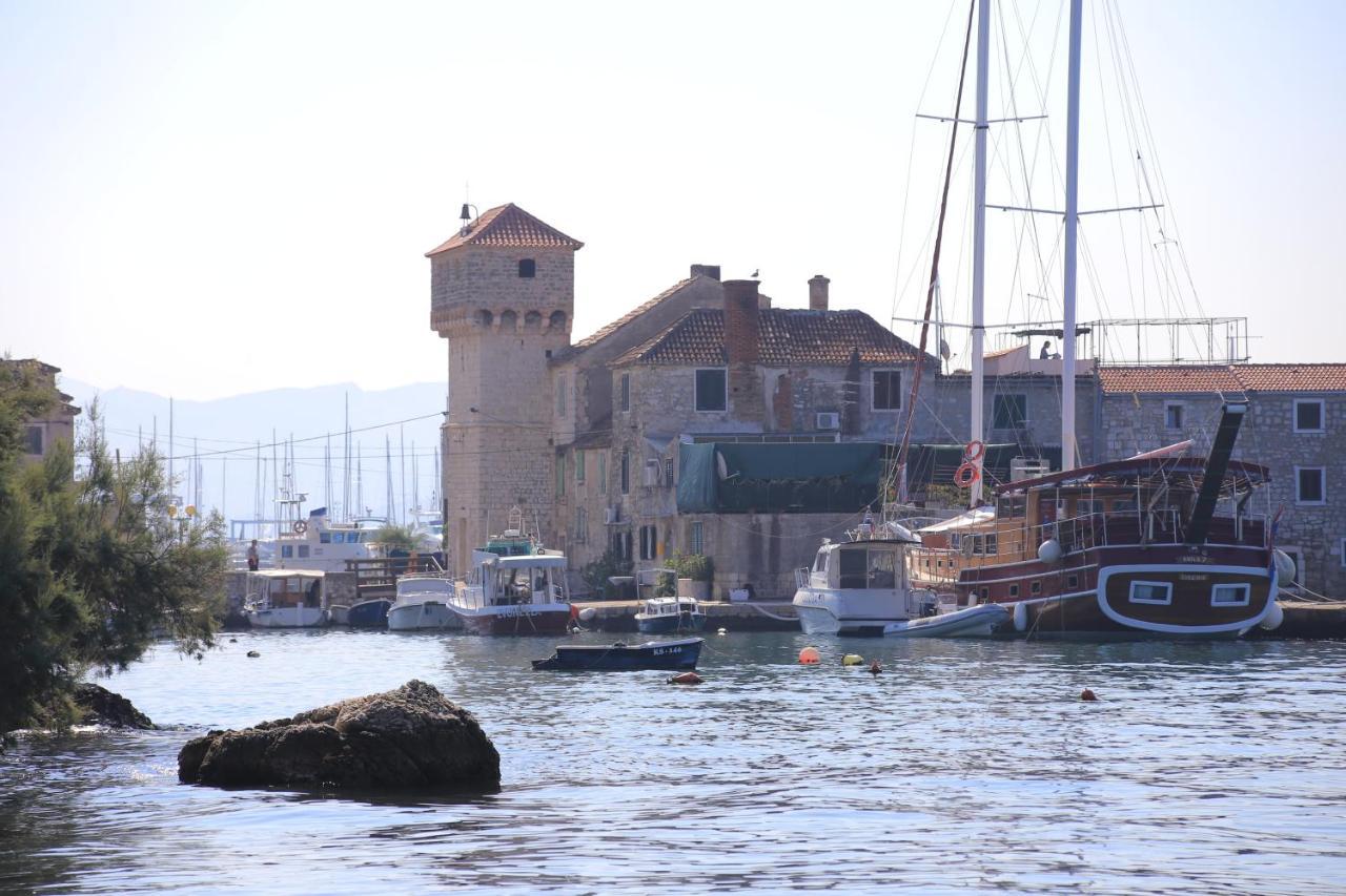 Apartments With A Parking Space Kastel Gomilica, Kastela - 21138 Exterior photo