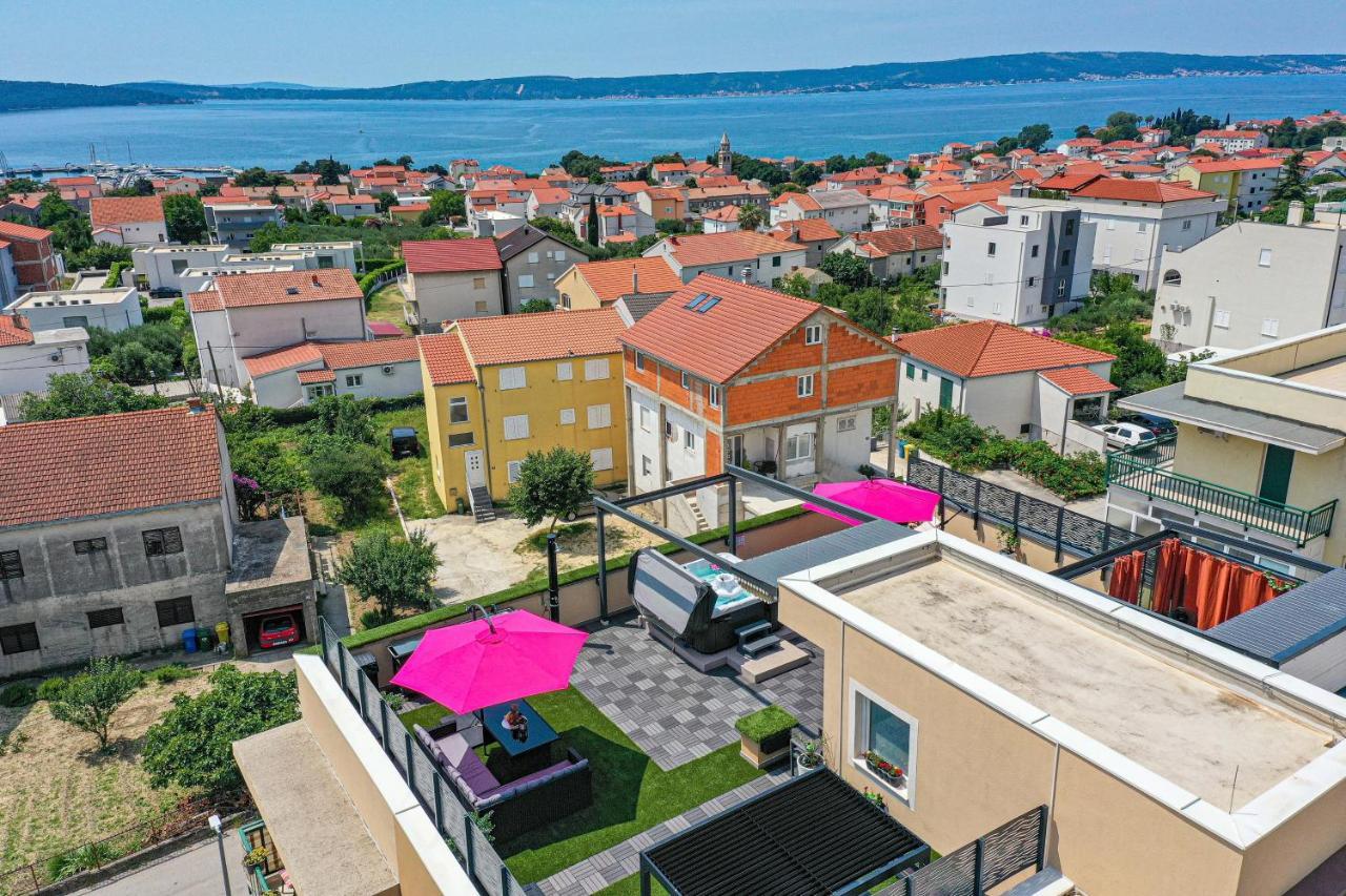 Apartments With A Parking Space Kastel Gomilica, Kastela - 21138 Exterior photo